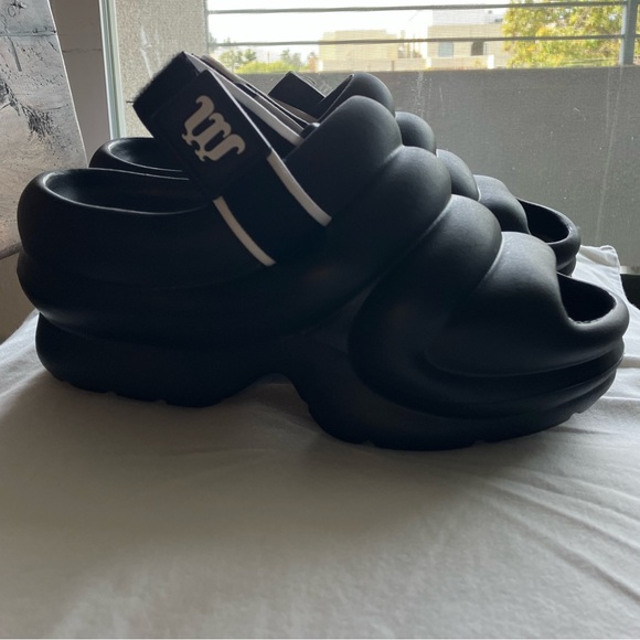 Black Non- branded platform sandals! - Picture 2 of 7